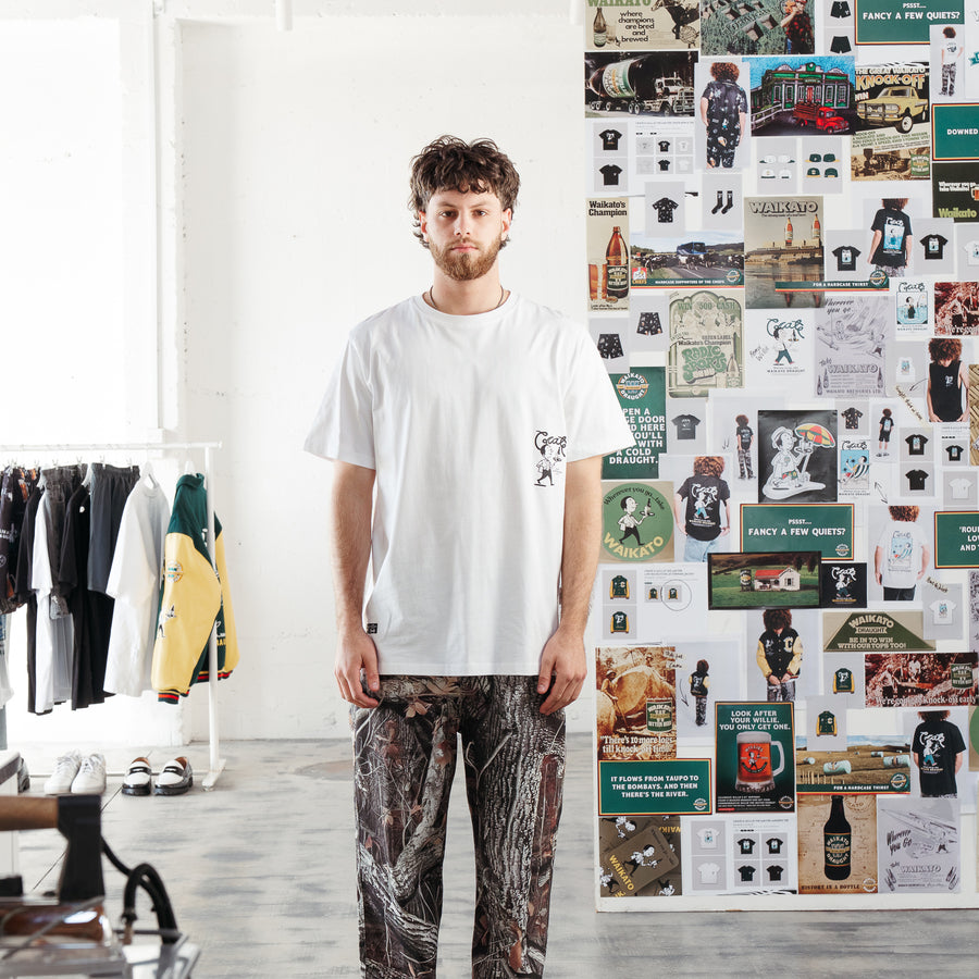 CRATE X WILLIE THE WAITER BEER HUG TEE