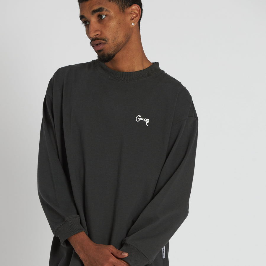 BASIC SCRIPT BOX FIT LONGSLEEVE