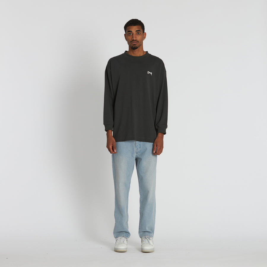 BASIC SCRIPT BOX FIT LONGSLEEVE