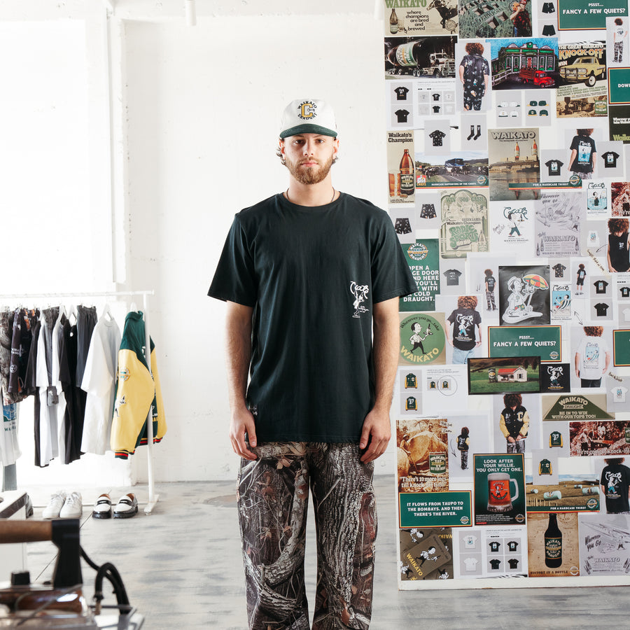 CRATE X WILLIE THE WAITER BEER HUG TEE