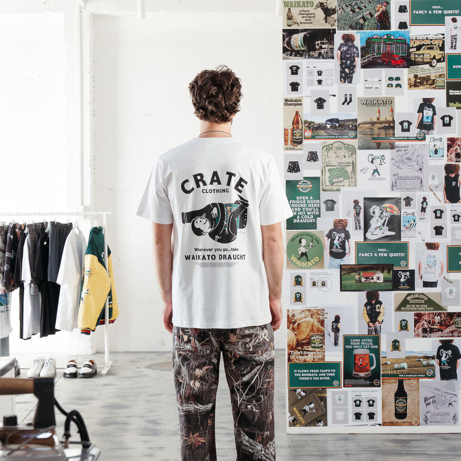 CRATE X WILLIE THE WAITER BEER HUG TEE