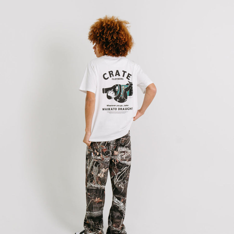 CRATE X WILLIE THE WAITER BEER HUG TEE