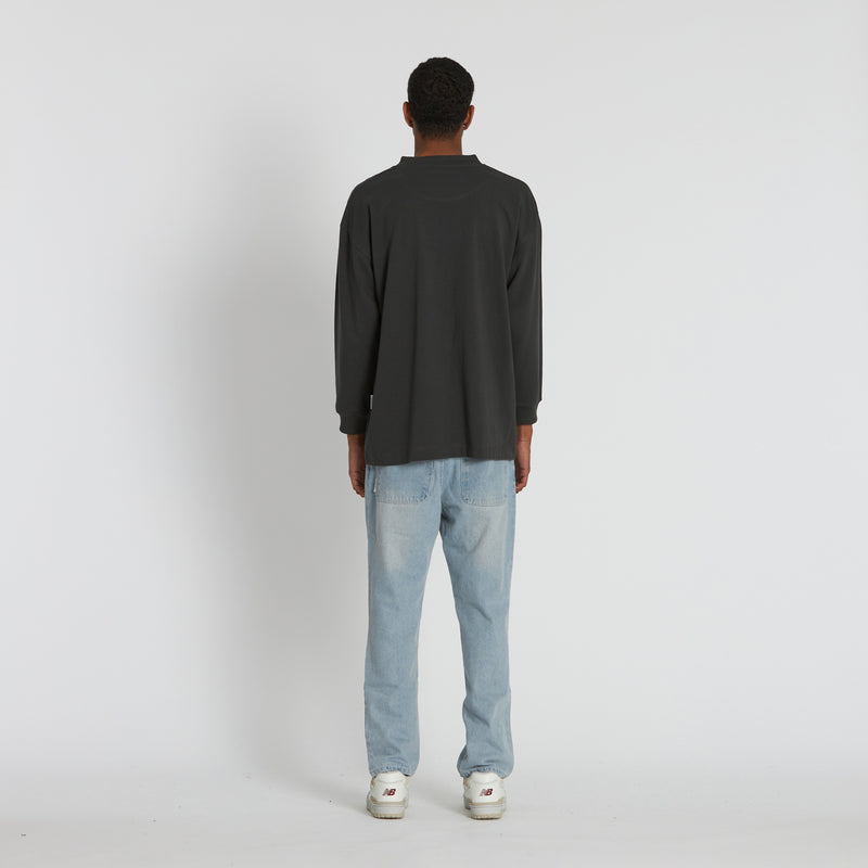 BASIC SCRIPT BOX FIT LONGSLEEVE